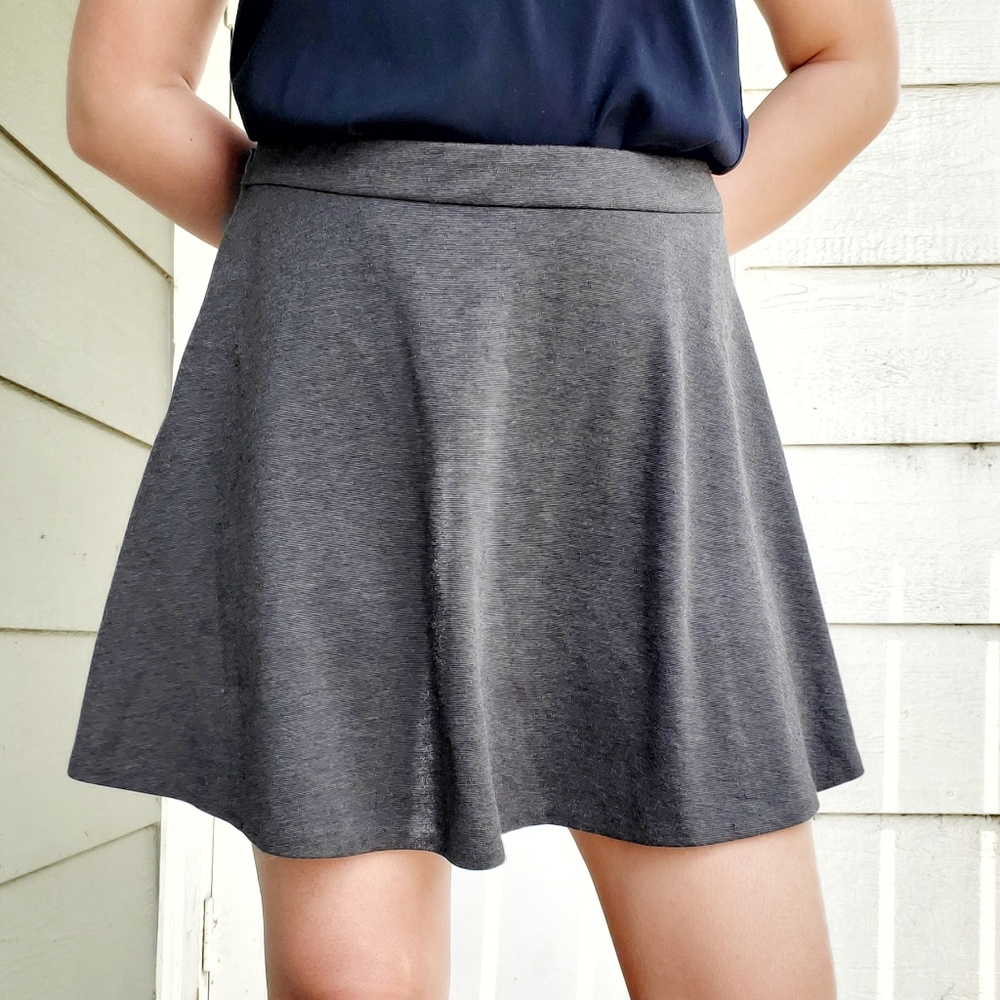 VTG Outback Red by The Limited | Gray Skirt